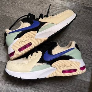 Women’s Nike air max sneakers